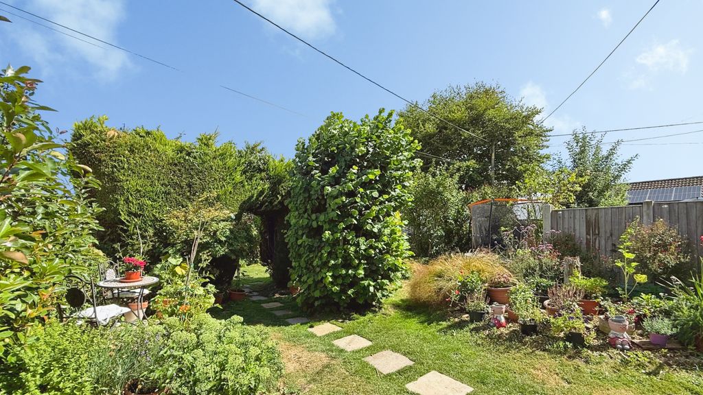 Property photo 2 of 23 Garden