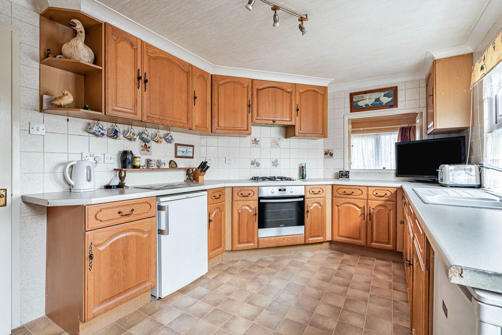 Property photo 2 of 15 Kitchen