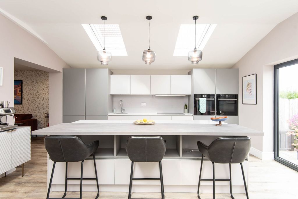 Property photo 2 of 41