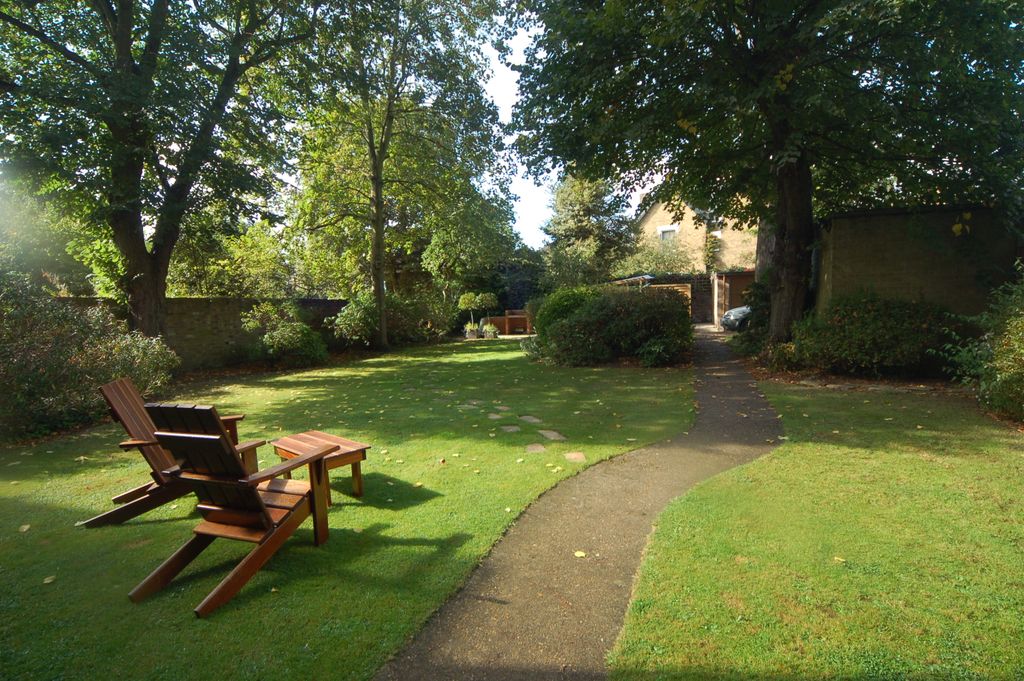 Property photo 2 of 9 Communal Rear Gardens
