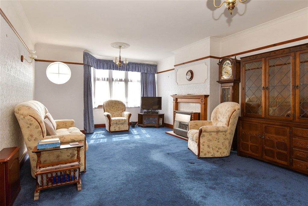 Property photo 3 of 9 Lounge