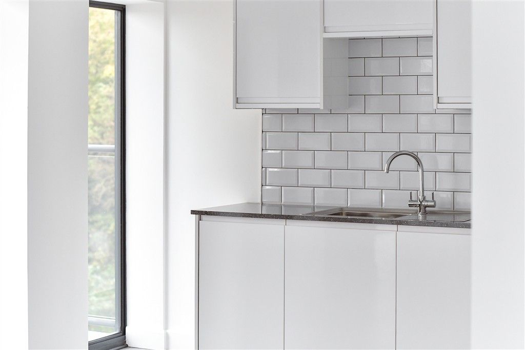 Property photo 2 of 11 Kitchen