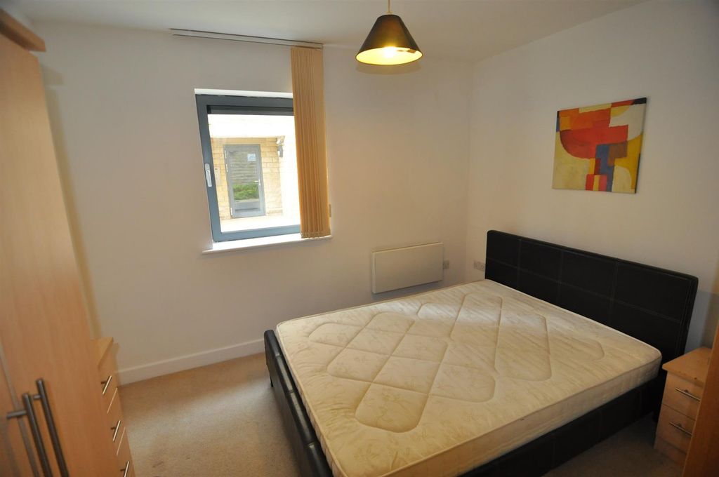 Property photo 3 of 6 Bedroom