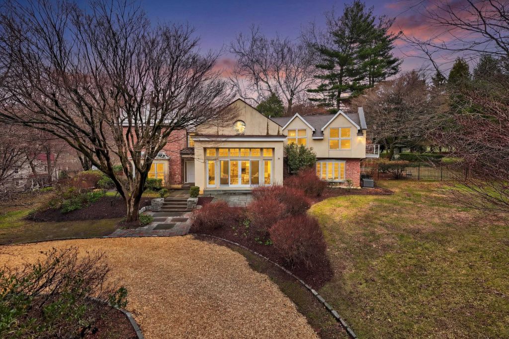 Property photo 1 of 31