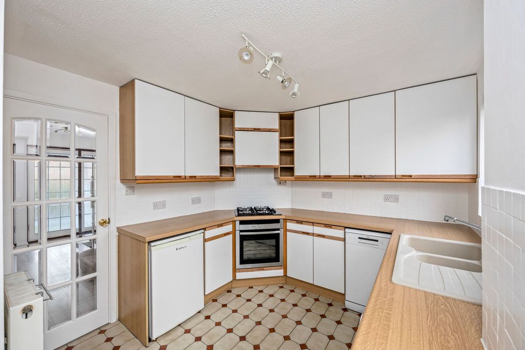 Property photo 2 of 24