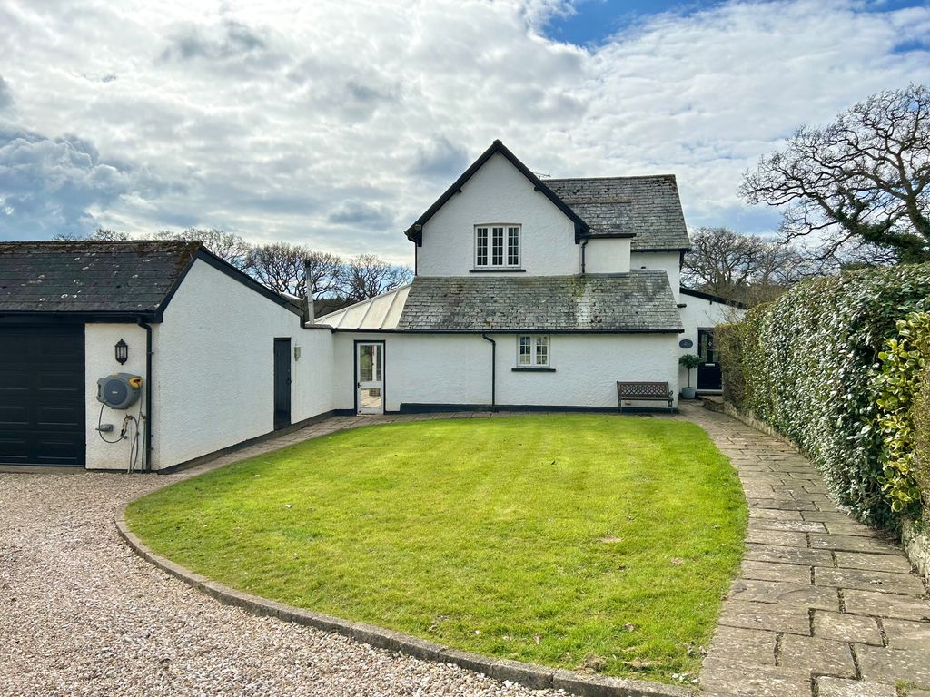 Property photo 1 of 32 Side Access To Garden And Front Door