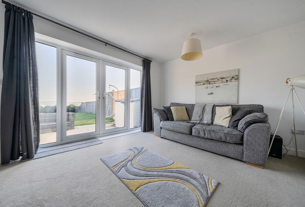 Property photo 1 of 14 Sitting Room