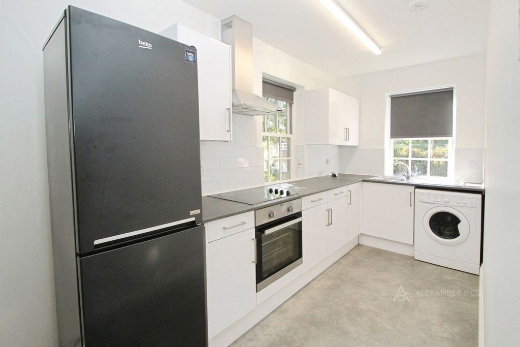 Property photo 2 of 7 Kitchen