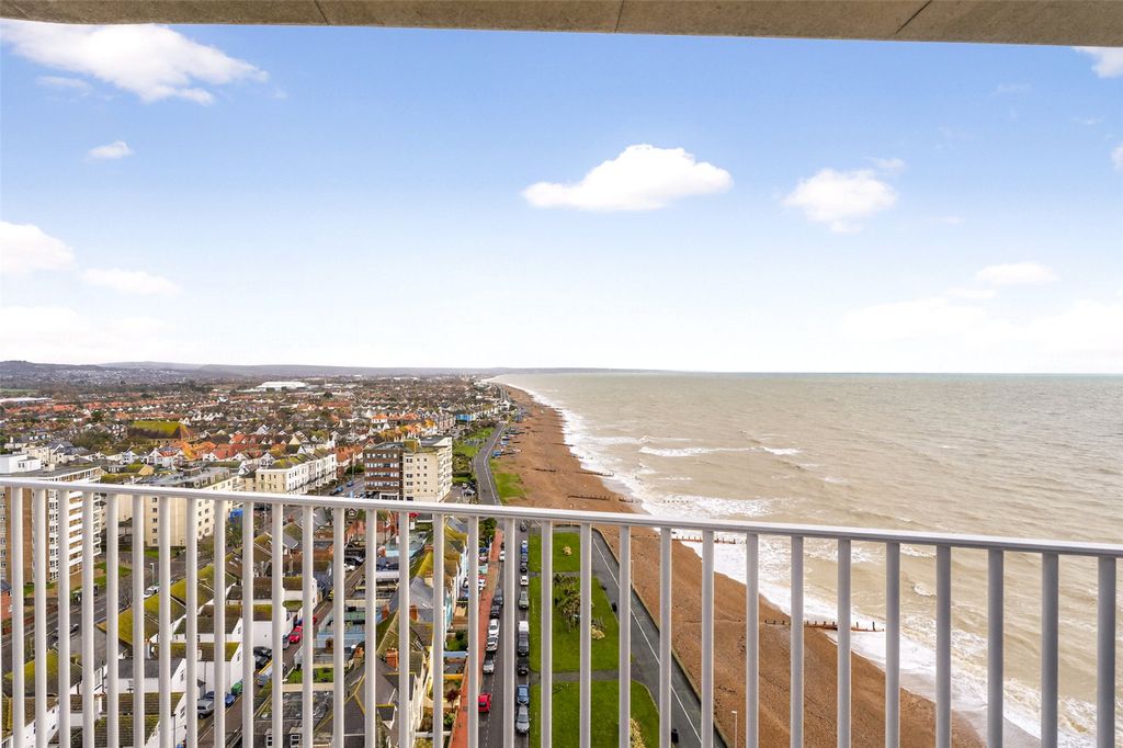 Property photo 2 of 34 Picture No. 12