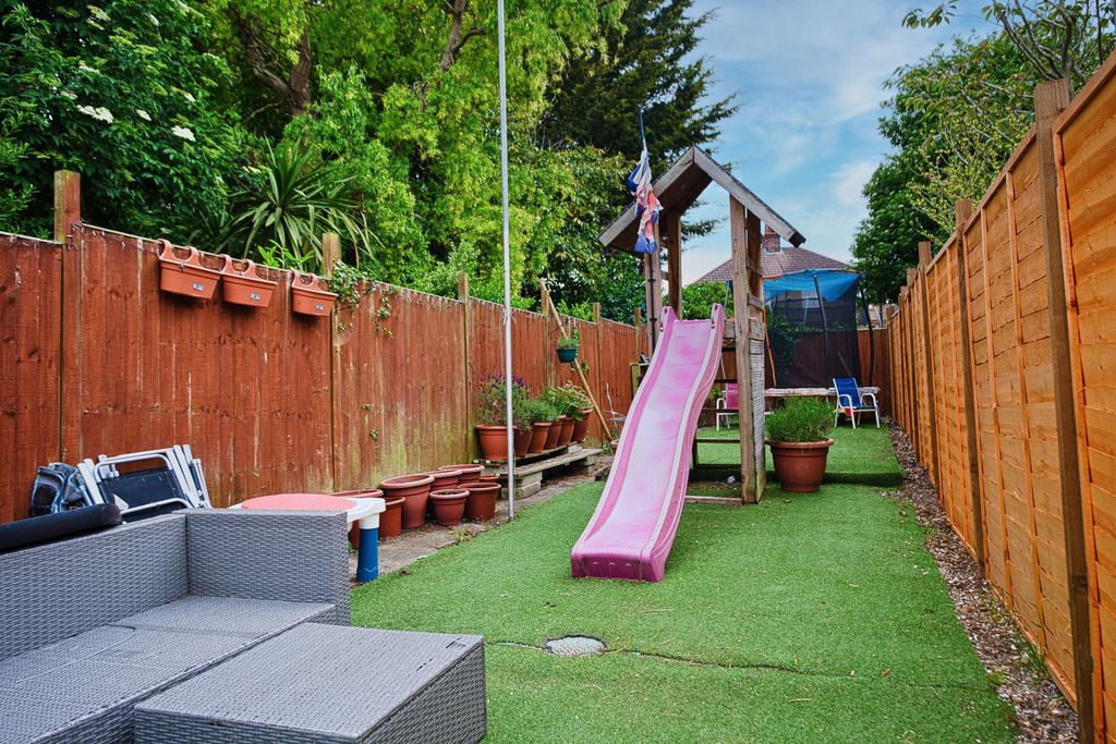 Property photo 3 of 34