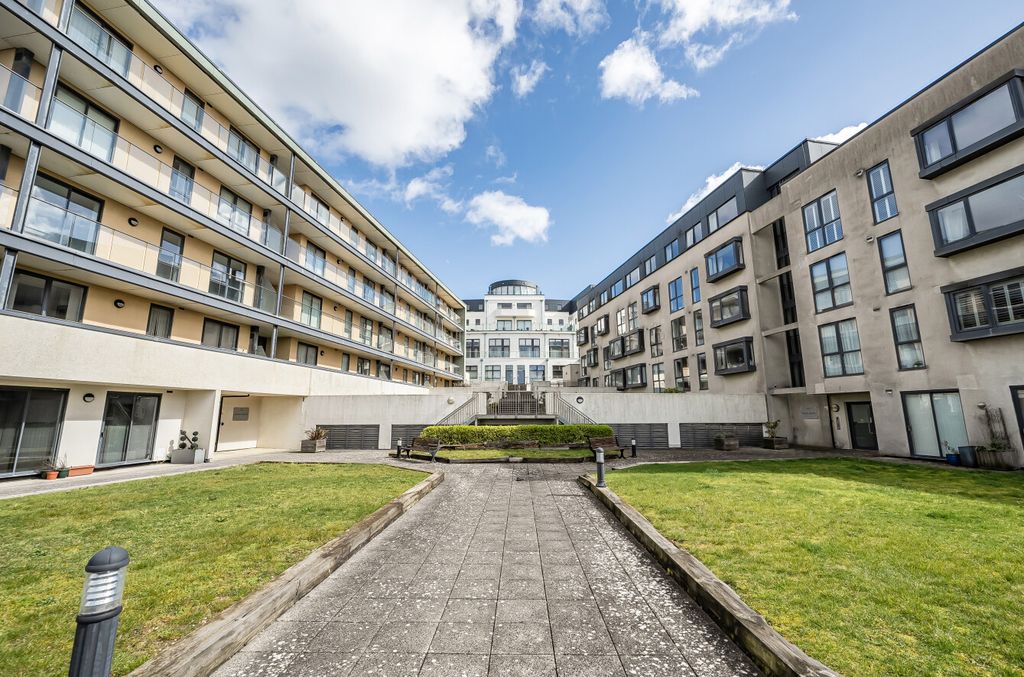 Property photo 1 of 10 External