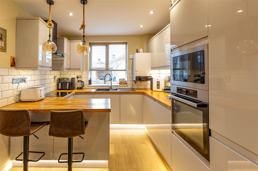 Property photo 2 of 21 Picture No. 16