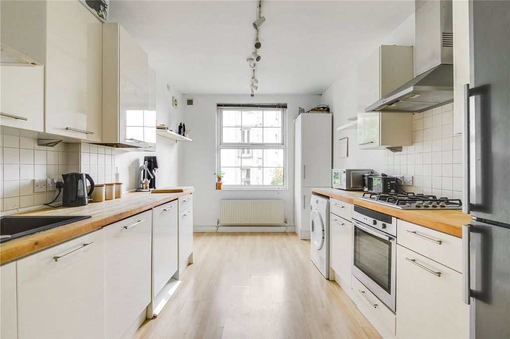 Property photo 2 of 11 Picture No. 20