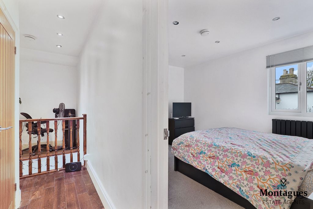 Additional image 12 of 2 bed flat for saleHemnall Street, Epping CM16