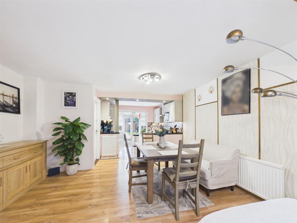 Property photo 3 of 17 Cam03851G0-Pr0058-Still009.Jpg