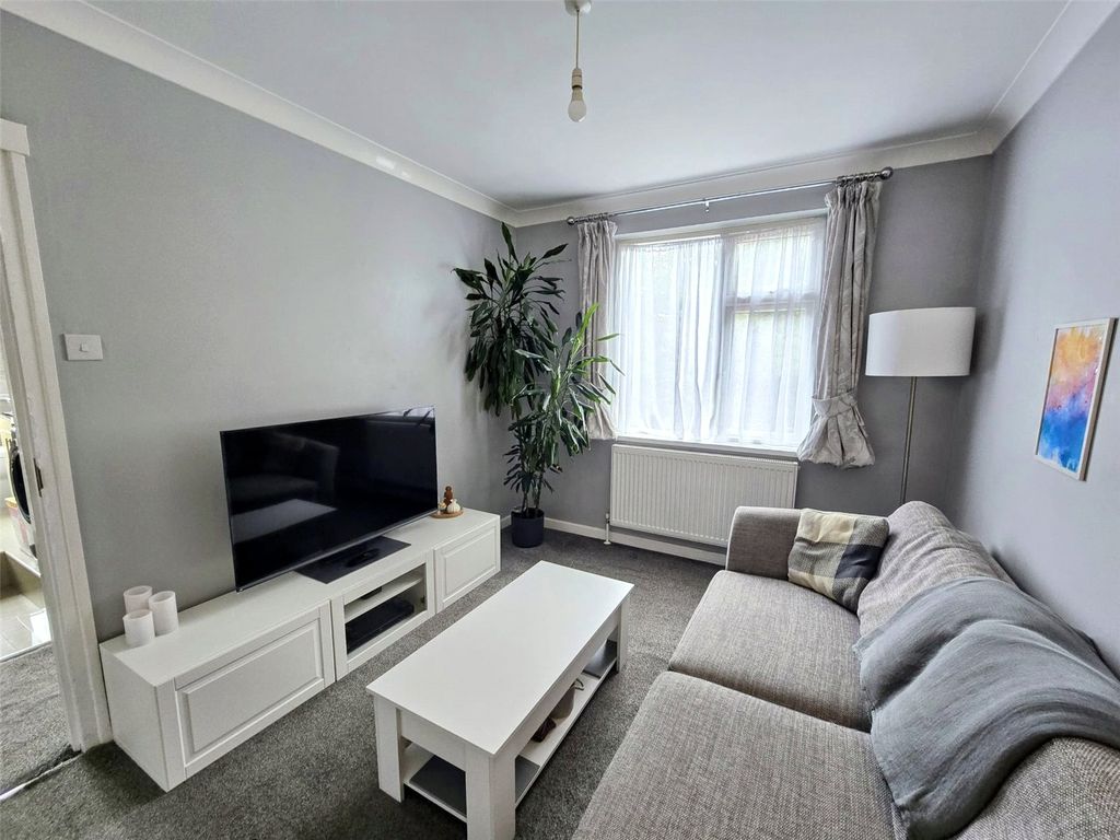 Property photo 2 of 12 Lounge