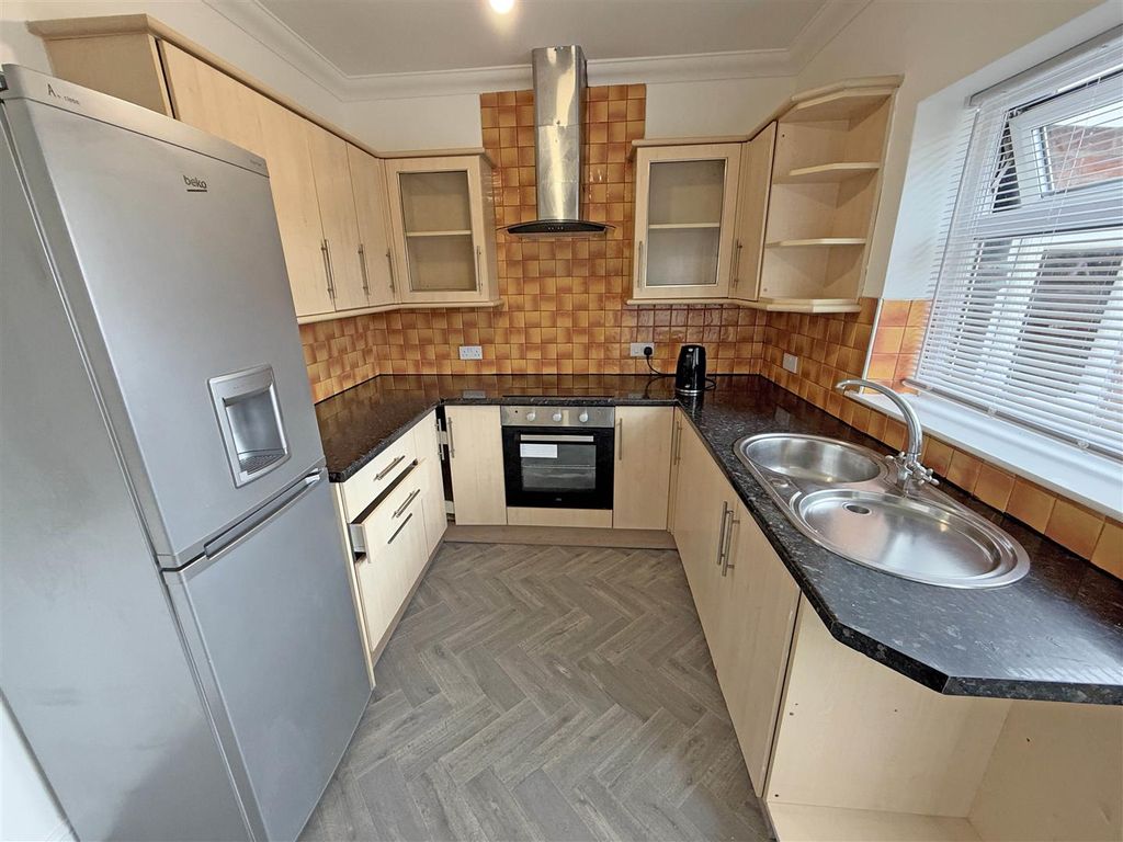 Property photo 3 of 9 Kitchen.Jpg