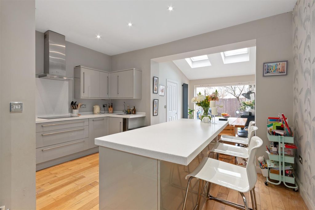 Property photo 2 of 12 Kitchen