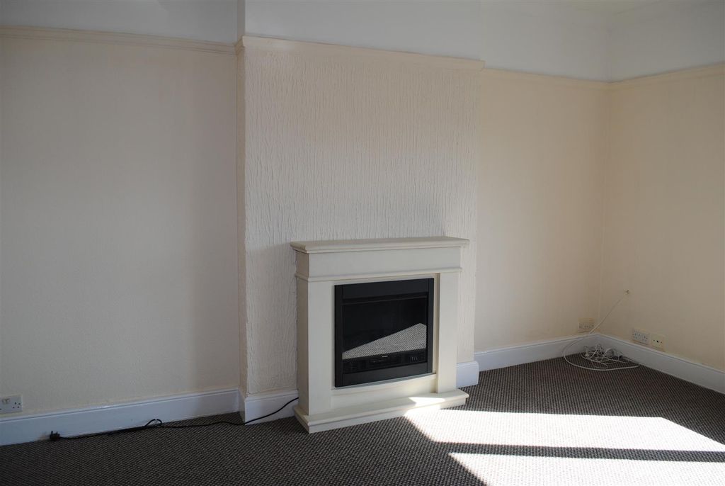 Property photo 2 of 7 Living Room