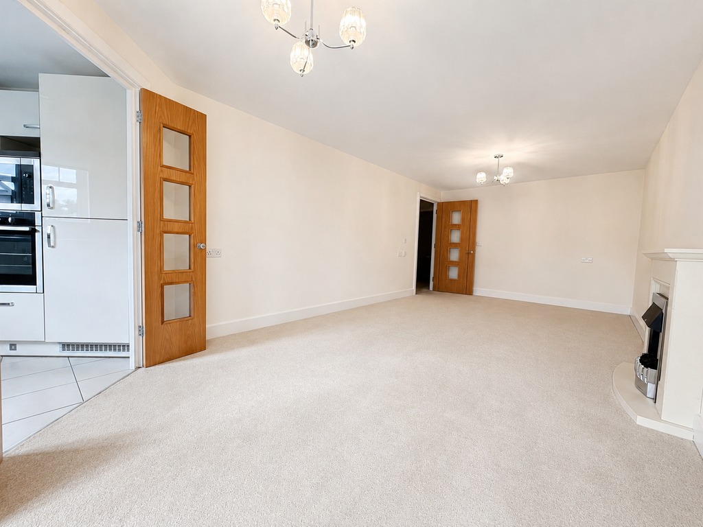 Property photo 3 of 27 Living Room