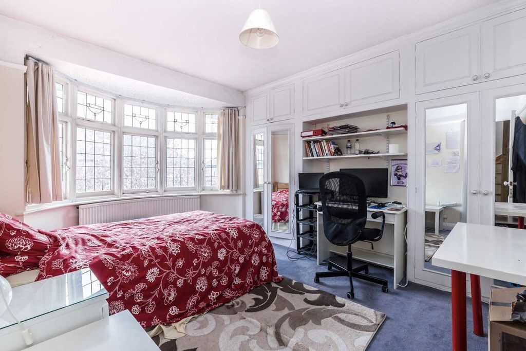 Property photo 3 of 5