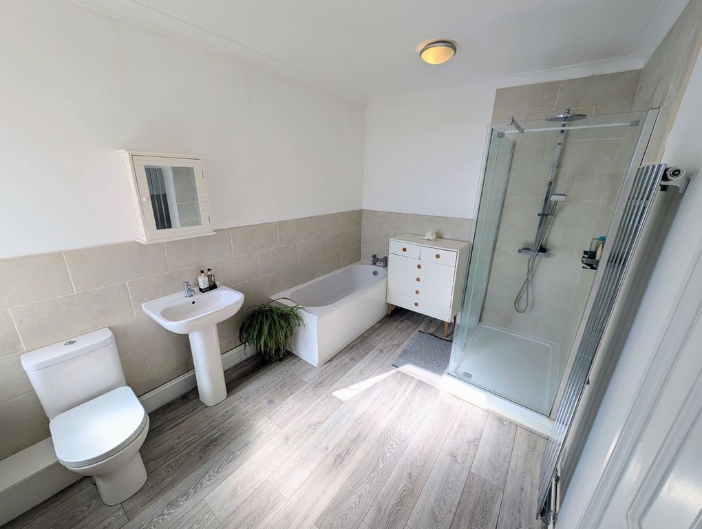 Property photo 3 of 40