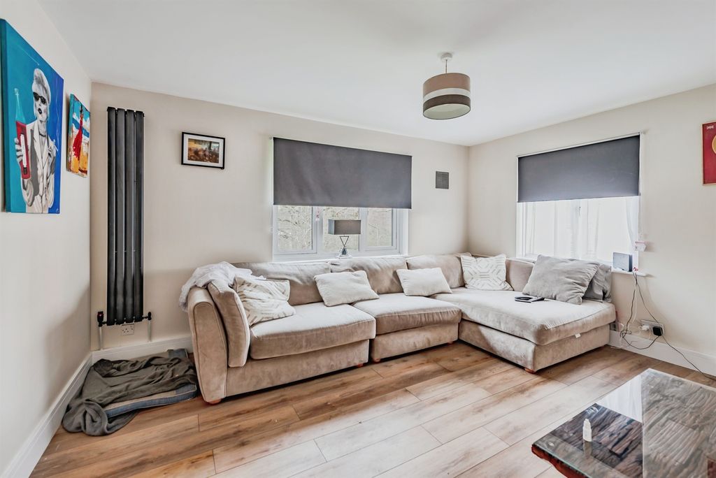 Property photo 2 of 7