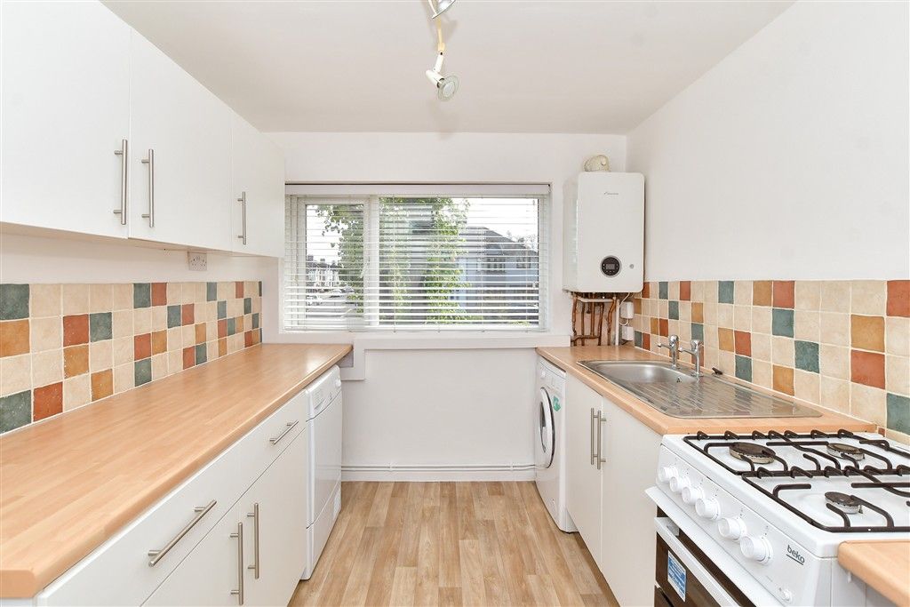 Property photo 3 of 7 Kitchen