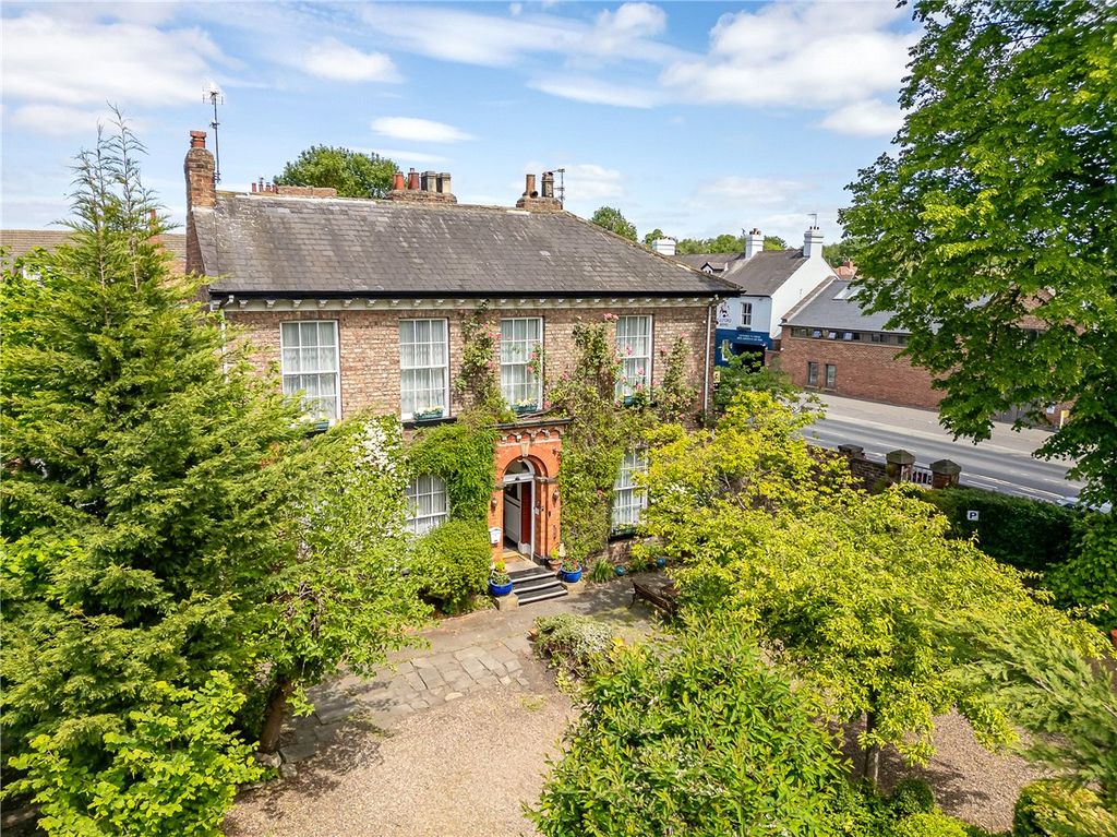 Property photo 1 of 37 Picture No. 53