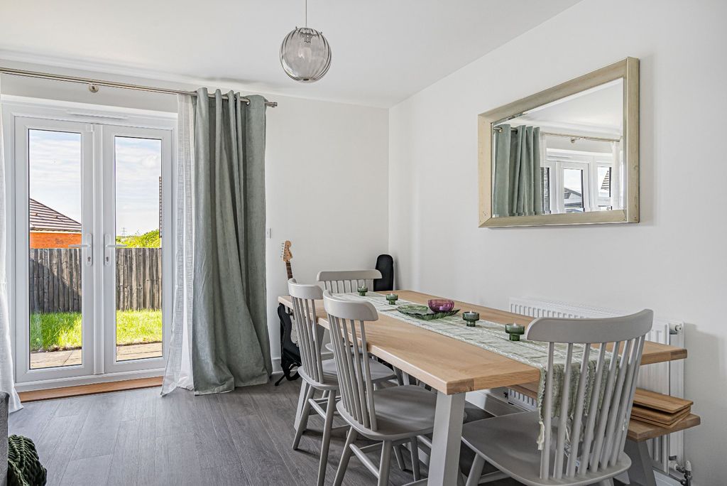 Property photo 3 of 18 Dining Area