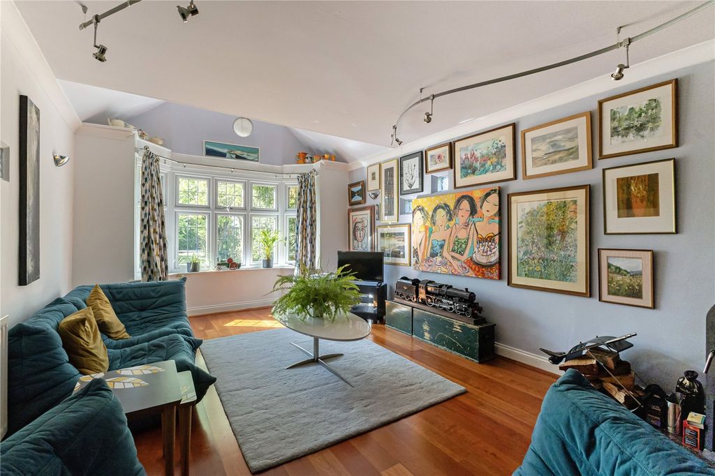 Property photo 3 of 15 Sitting Room