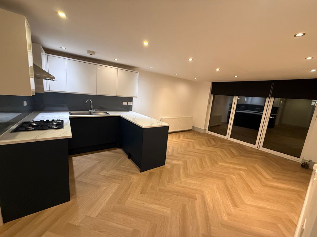 Property photo 1 of 16 Cover