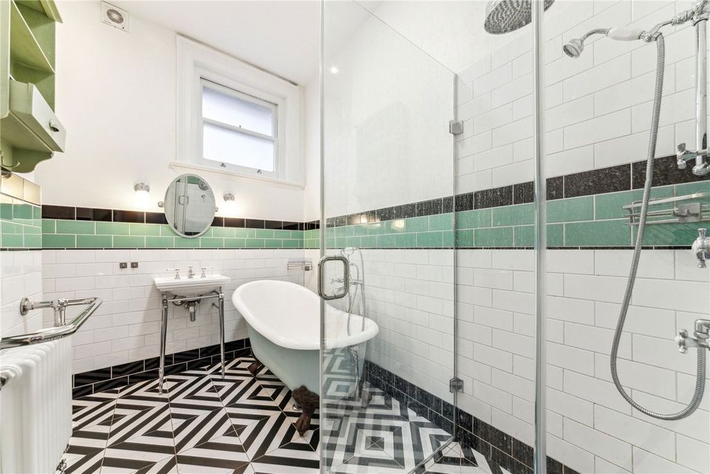 Property photo 3 of 6