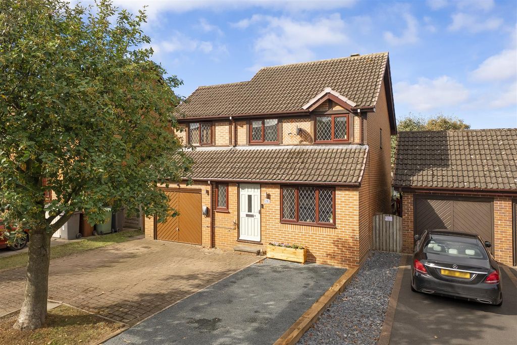 Property photo 1 of 21 Fawkes Drive