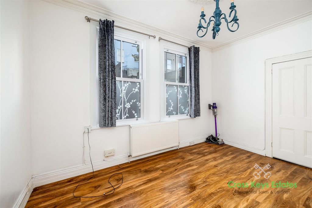 Property photo 3 of 27 Sitting Room