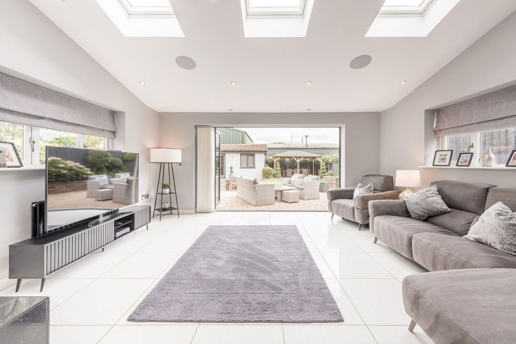 Property photo 3 of 50