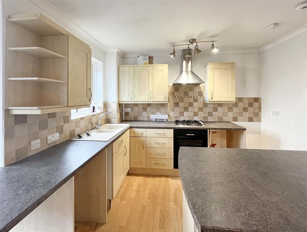 Property photo 2 of 6 Kitchen