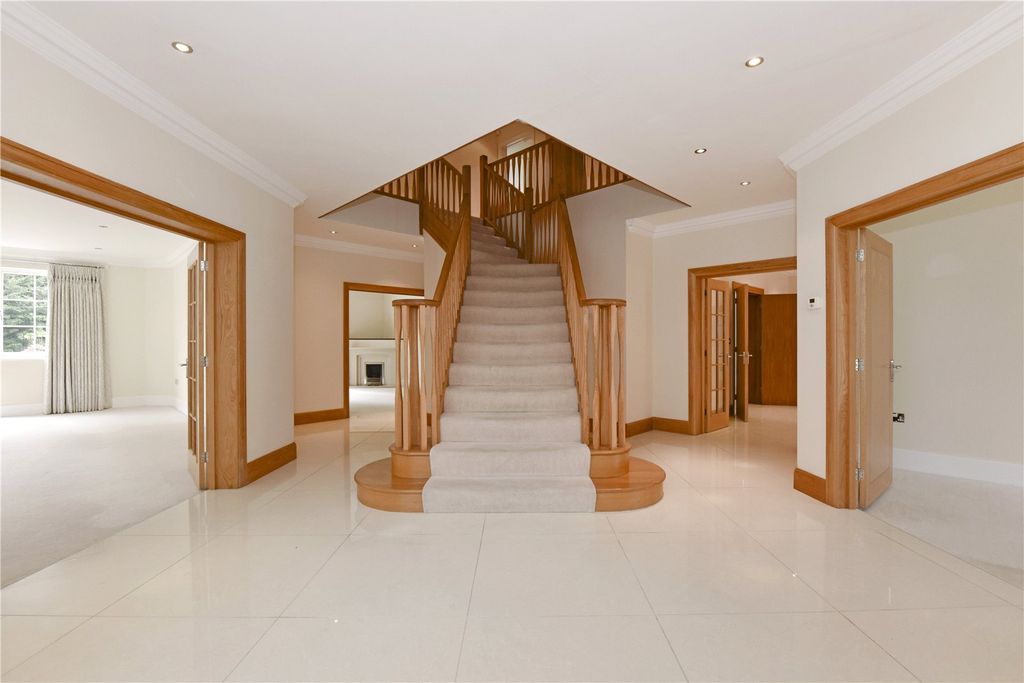 Property photo 2 of 15 Entrance