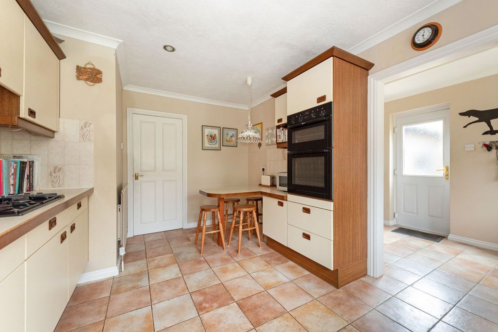 Property photo 3 of 25