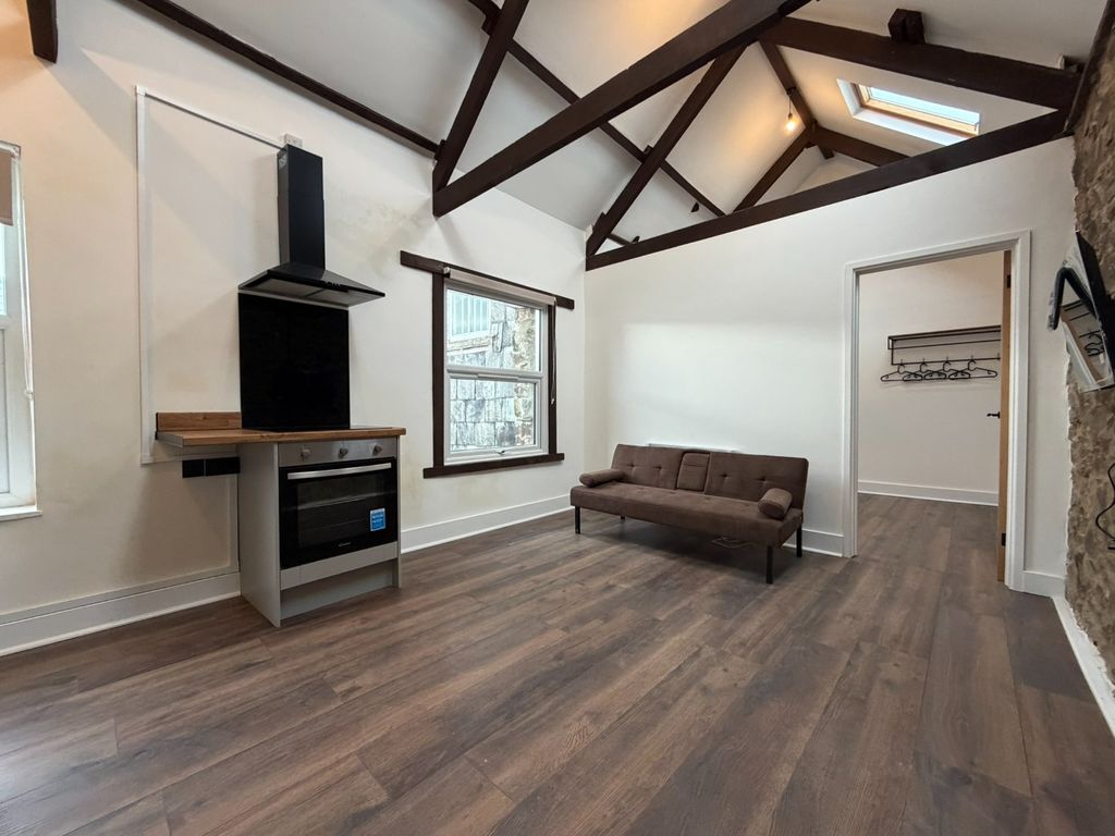 Property photo 1 of 8 5243631