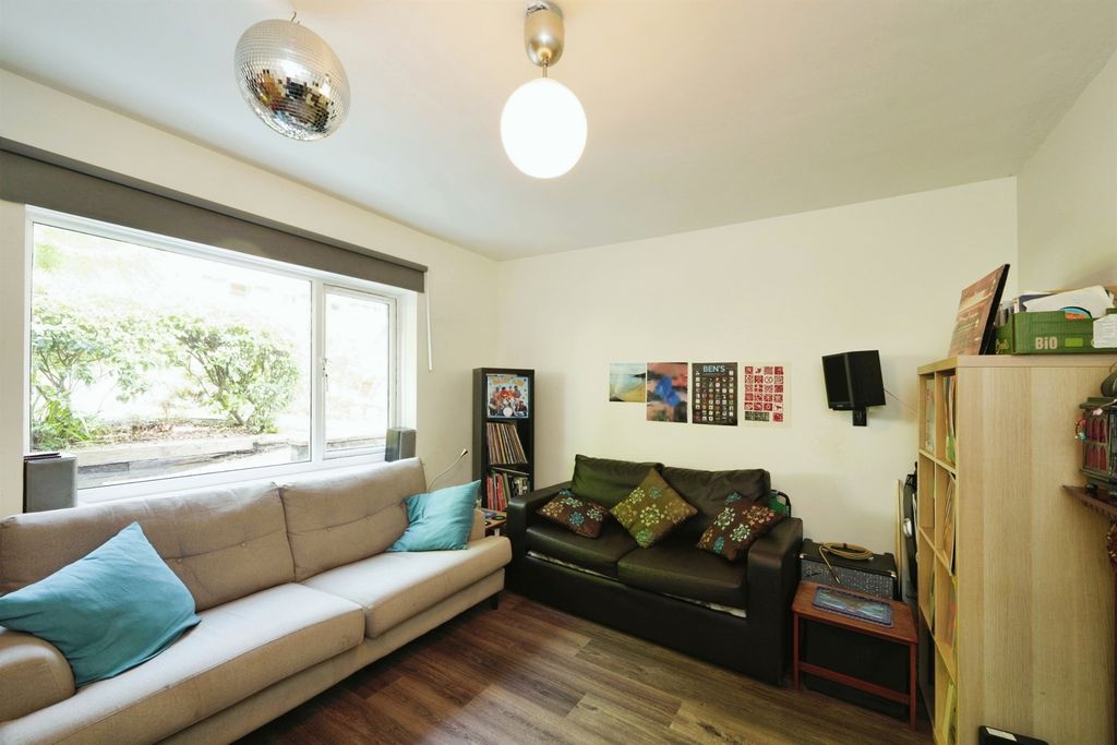 Property photo 3 of 23