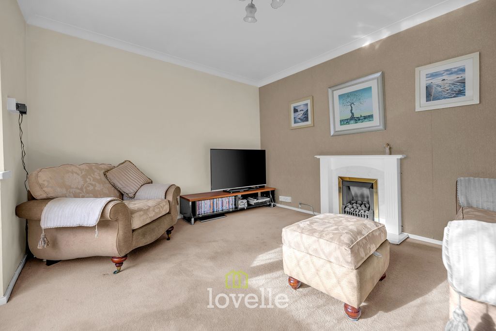 Property photo 2 of 21