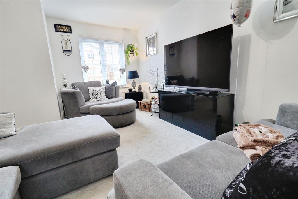 Property photo 2 of 31