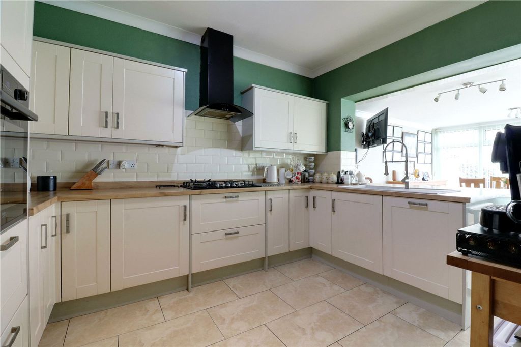 Property photo 3 of 22