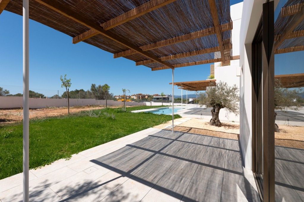 Property photo 3 of 19 Terrace