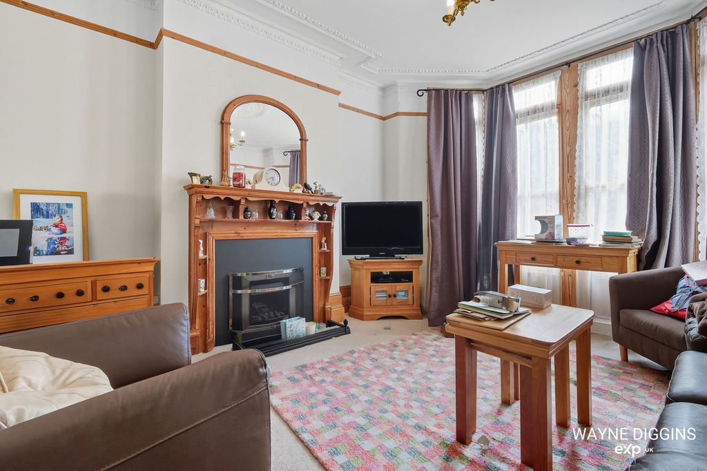 Property photo 3 of 19