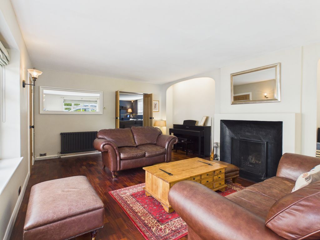 Property photo 2 of 48 Sitting Room