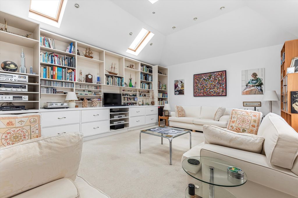 Property photo 2 of 3 Image