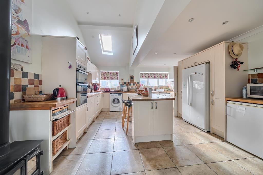 Property photo 3 of 22 Kitchen