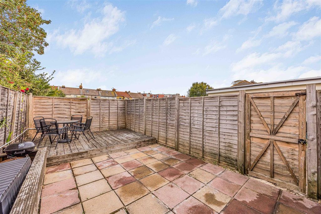 Property photo 2 of 16 23D Stubbington Avenue, Copnor-Small-Porticomarket